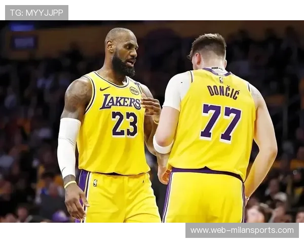 湖人战术变化频繁，詹姆斯掌控全场，詹姆斯湖人进攻集锦