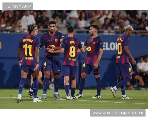 巴萨边后卫插上助攻，传中精准到位，巴萨后卫线