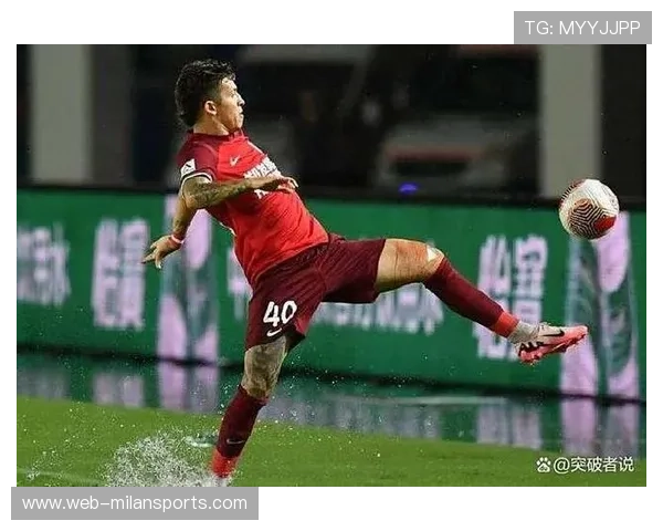 青岛海牛防线回追更快，单刀机会被追身干扰